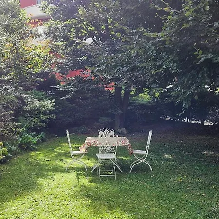 Appartamento Con Ingresso Autonomo, Giardino Privato E Portico Introbio