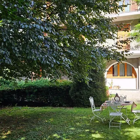 Con Ingresso Autonomo, Giardino Privato E Portico Introbio