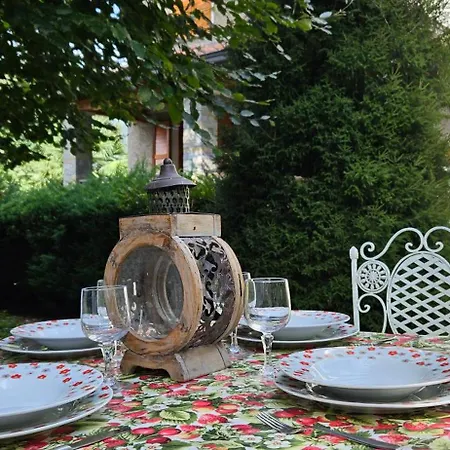 Con Ingresso Autonomo, Giardino Privato E Portico